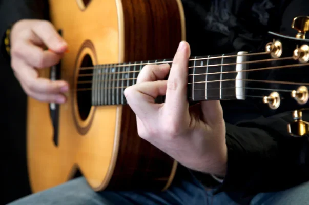 Aplicación para aprender a tocar la guitarra en el móvil